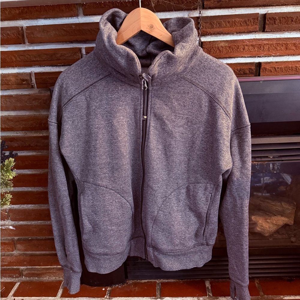 Gorgeous lululemon athletica Women’s Zip-Up Sweater Size 8